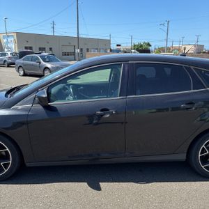 FORD FOCUS SE - 4