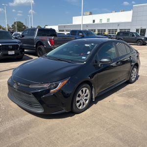 2025 Toyota COROLLA LE photo 1
