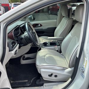 2017 Chrysler PACIFICA LIMITED — миниатюра 32