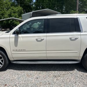 CHEVROLET SUBURBAN - 4