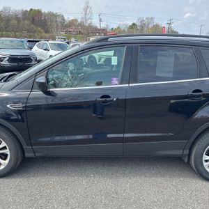FORD ESCAPE SE - 4
