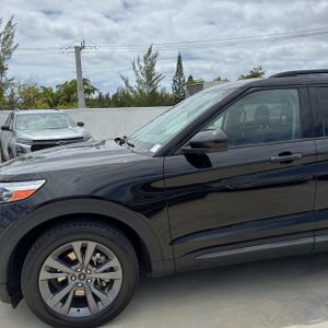 FORD EXPLORER XLT - 2