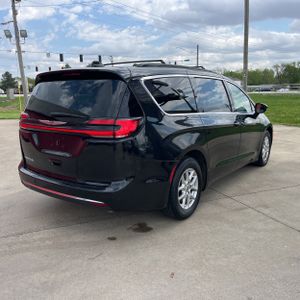 CHRYSLER PACIFICA TOURING L - 8