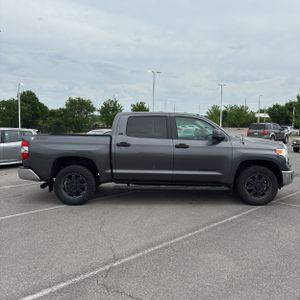 TOYOTA TUNDRA - 10