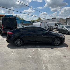 HYUNDAI ELANTRA SEL - 10