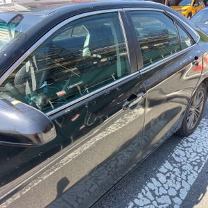 2017 Toyota CAMRY SE photo 4