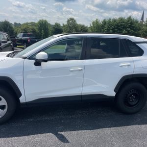 صورة 3 لـ 2021 Toyota RAV4 LE