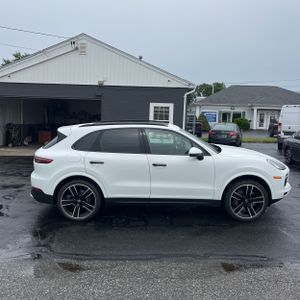 2023 Porsche CAYENNE photo 6