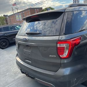 FORD EXPLORER XLT - 7