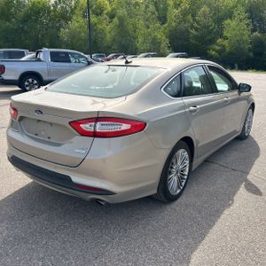 FORD FUSION SE - 8