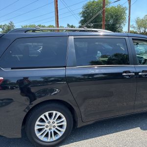 2015 Toyota SIENNA XLE 8-PASSENGER 照片 9