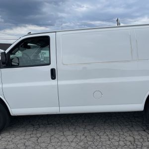 CHEVROLET EXPRESS 2500 - 4