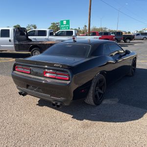 DODGE CHALLENGER SRT HELLCAT - 8