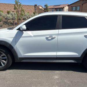 HYUNDAI TUCSON SE - 4