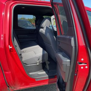 صورة مصغرة 35 لـ 2025 Toyota TACOMA SR5