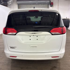 CHRYSLER VOYAGER LX - 7