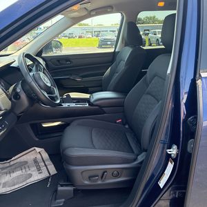 صورة مصغرة 31 لـ 2025 Nissan PATHFINDER SV