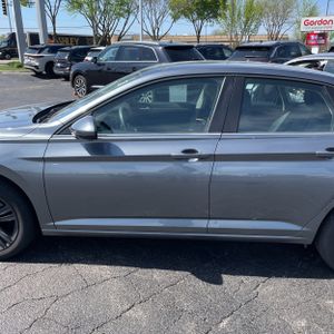 VOLKSWAGEN JETTA SE - 4