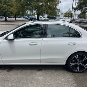 2024 Mercedes-BENZ C-CLASS photo 4