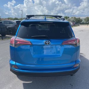 صورة 7 لـ 2017 Toyota RAV4 LE