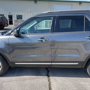 FORD EXPLORER XLT - 4