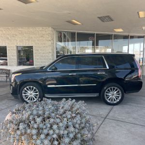 CADILLAC ESCALADE LUXURY - 3
