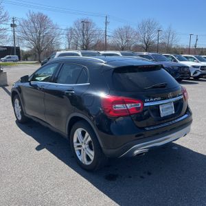 MERCEDES-BENZ GLA - 4