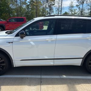 VOLKSWAGEN TIGUAN SE R-LINE BLACK - 4