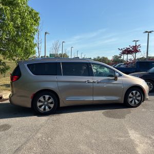 CHRYSLER PACIFICA HYBRID LIMITED - 10