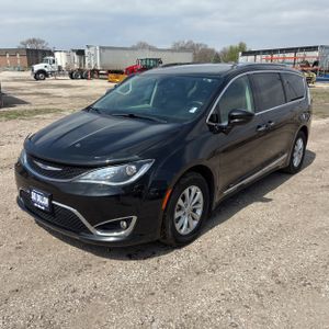 CHRYSLER PACIFICA TOURING L - 1