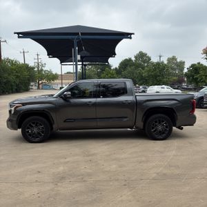 TOYOTA TUNDRA - 3
