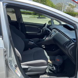 صورة مصغرة 32 لـ 2015 Toyota PRIUS THREE