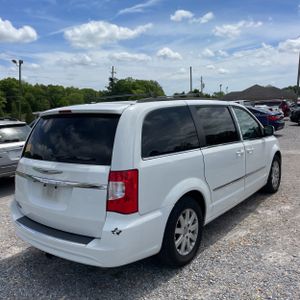 CHRYSLER TOWN AND COUNTRY TOURING - 8
