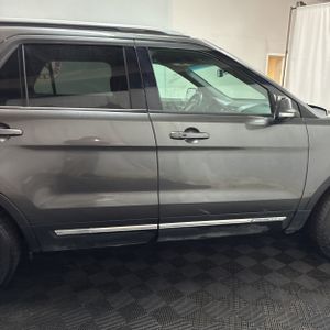 FORD EXPLORER XLT - 10