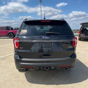 FORD EXPLORER XLT - 7