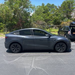 TESLA MODEL Y LONG RANGE - 10