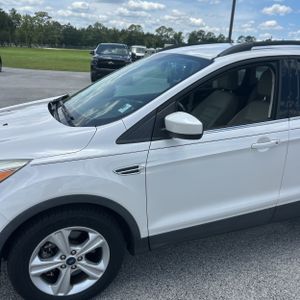 FORD ESCAPE SE - 2