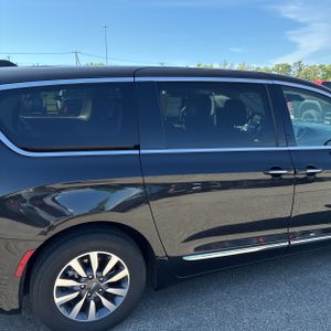 CHRYSLER PACIFICA HYBRID LIMITED - 9