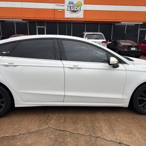 FORD FUSION SE - 9