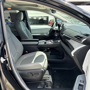 2025 Toyota SIENNA XLE 8-PASSENGER 照片 33