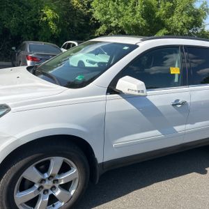 CHEVROLET TRAVERSE LT - 2