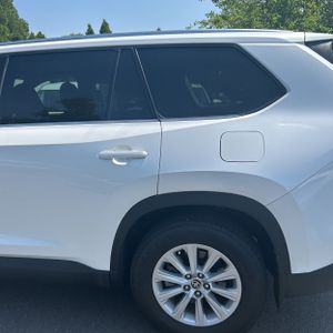 صورة 6 لـ 2024 Toyota GRAND HIGHLANDER XLE