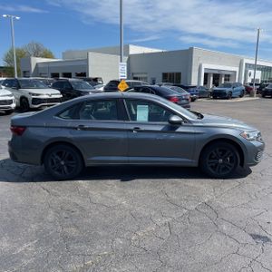 VOLKSWAGEN JETTA SE - 10