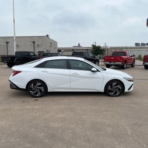 HYUNDAI ELANTRA - 10