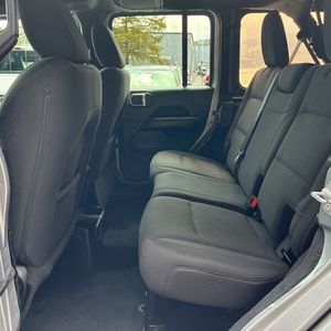 صورة مصغرة 36 لـ 2019 JEEP WRANGLER SAHARA