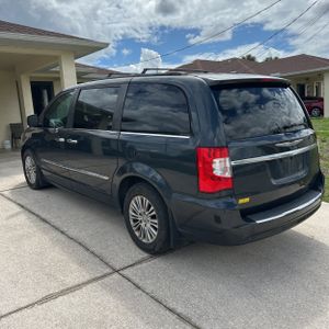 CHRYSLER TOWN & COUNTRY TOURING L - 5