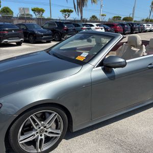 MERCEDES-BENZ E-CLASS - 2