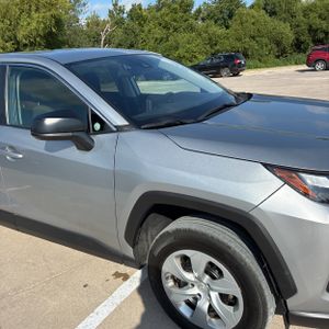 صورة مصغرة 13 لـ 2025 Toyota RAV4 LE
