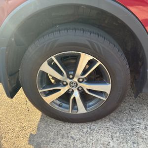 صورة 19 لـ 2018 Toyota RAV4 XLE