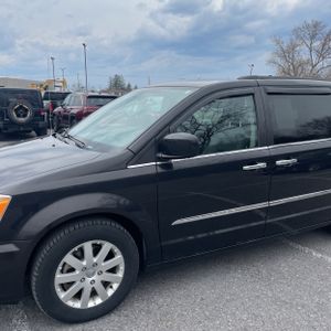 CHRYSLER TOWN AND COUNTRY TOURING - 2